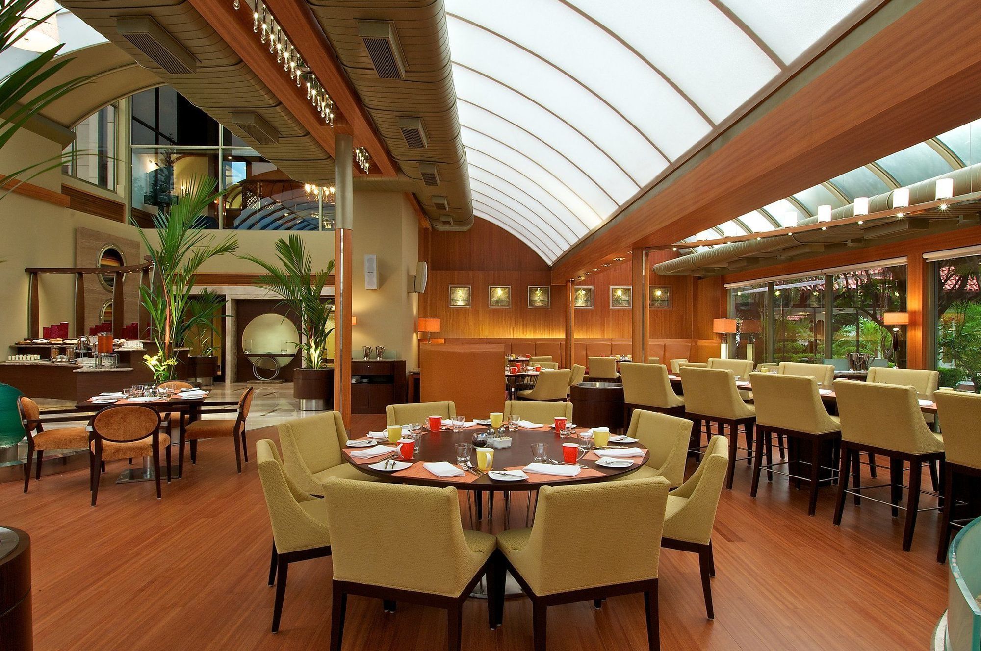 Vivanta Ernakulam, Marine Drive Коччи Ресторан фото